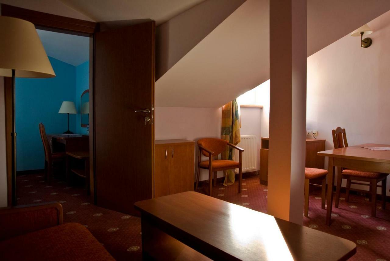 Dwor Dluzniewo Bed and Breakfast Exterior foto
