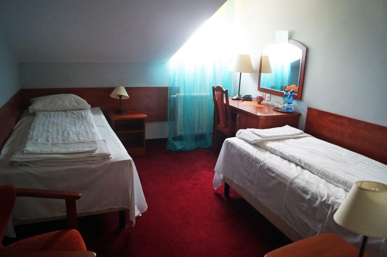 Dwor Dluzniewo Bed and Breakfast Exterior foto